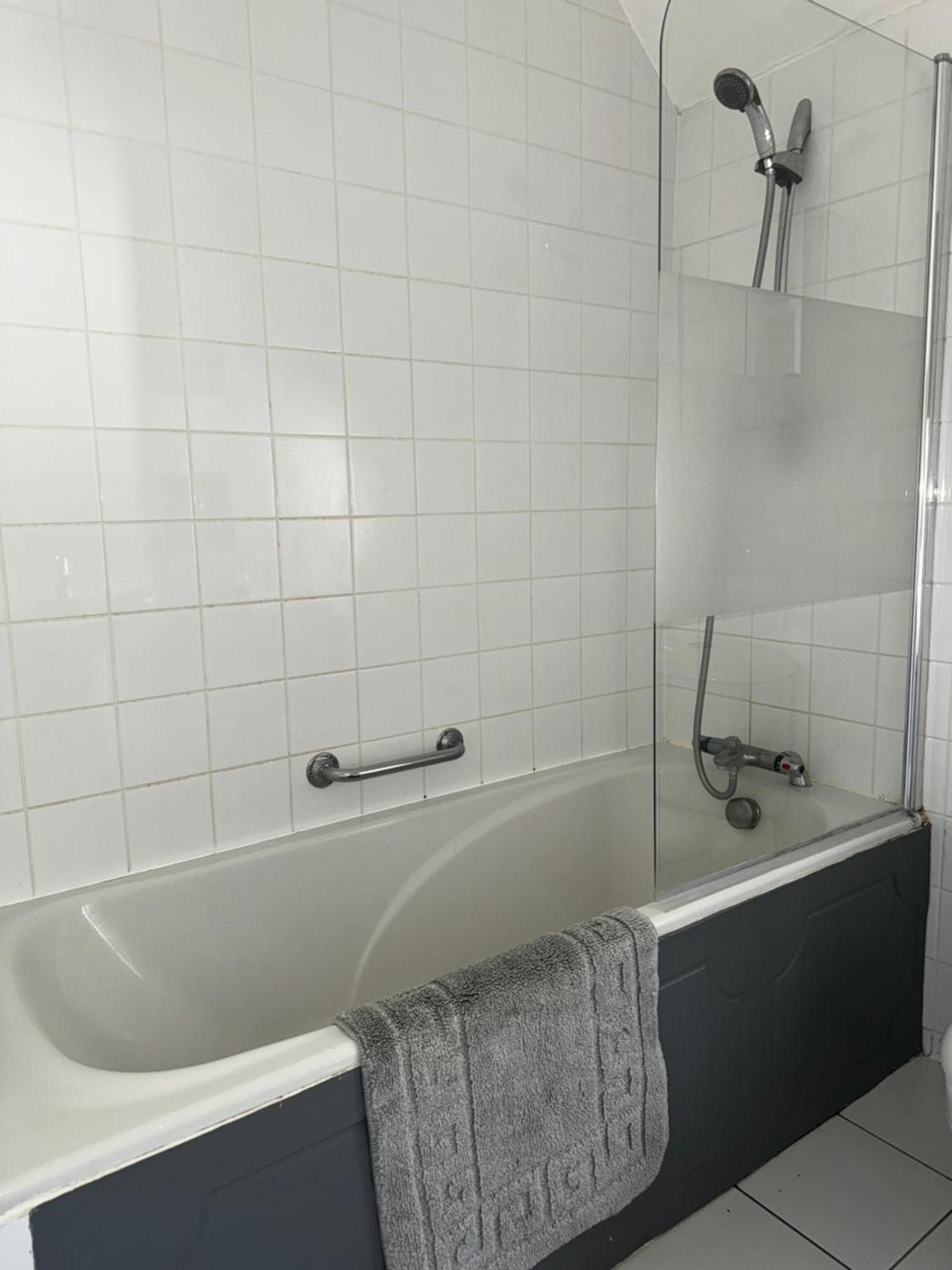Apartment In Canford Cliffs Close To Sandbanks Beach Poole Exteriör bild