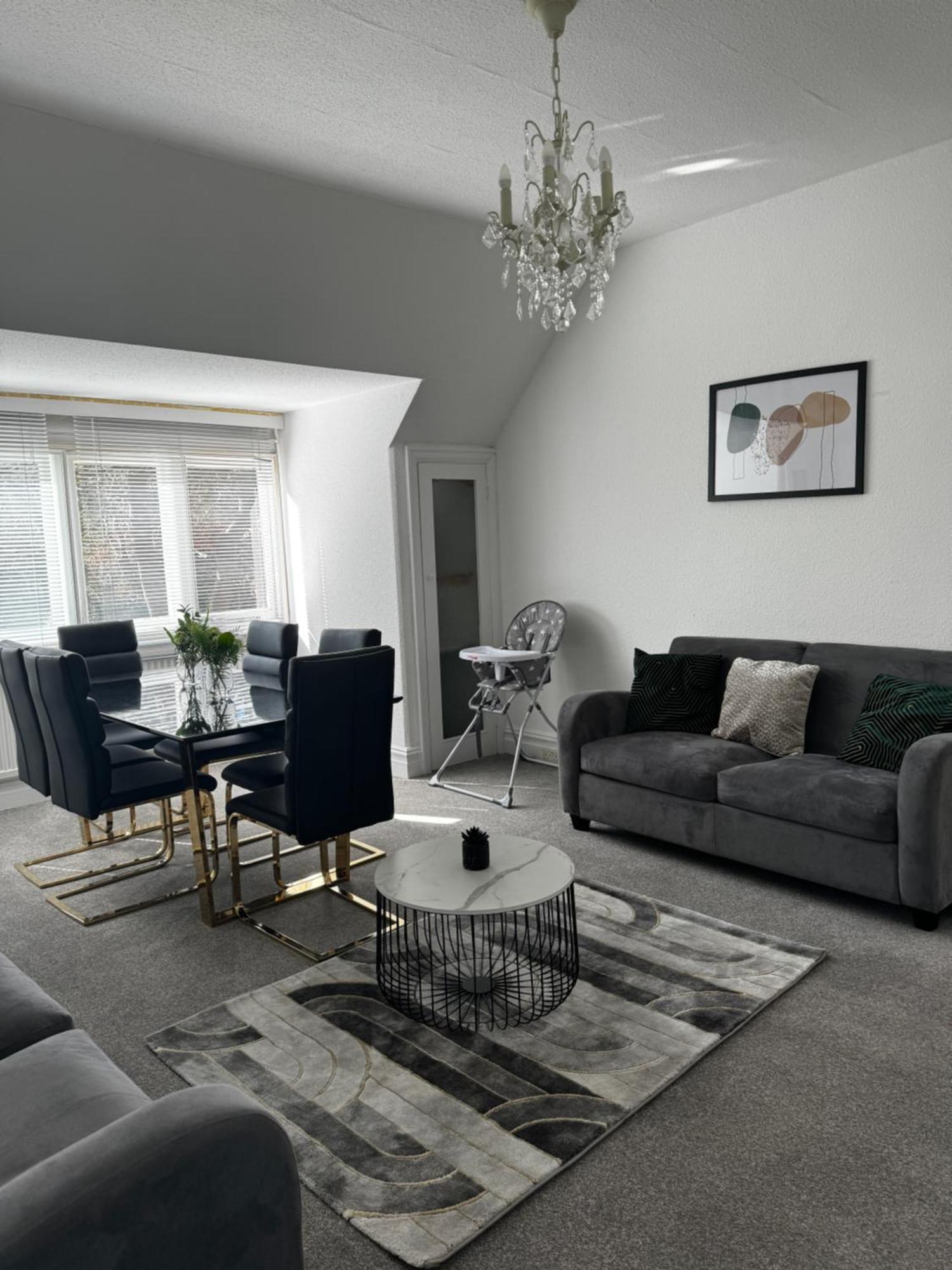 Apartment In Canford Cliffs Close To Sandbanks Beach Poole Exteriör bild