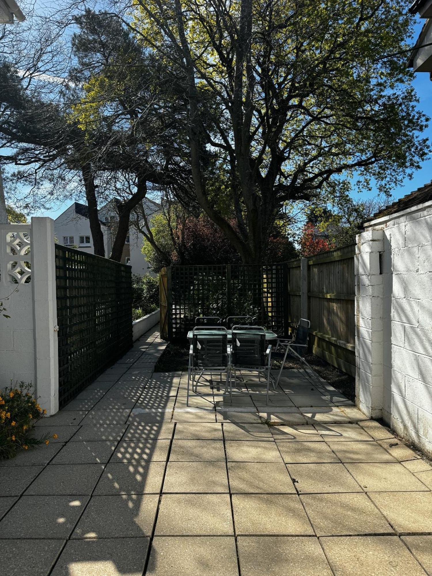 Apartment In Canford Cliffs Close To Sandbanks Beach Poole Exteriör bild
