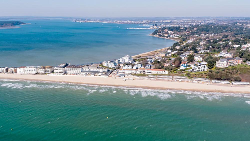 Apartment In Canford Cliffs Close To Sandbanks Beach Poole Exteriör bild