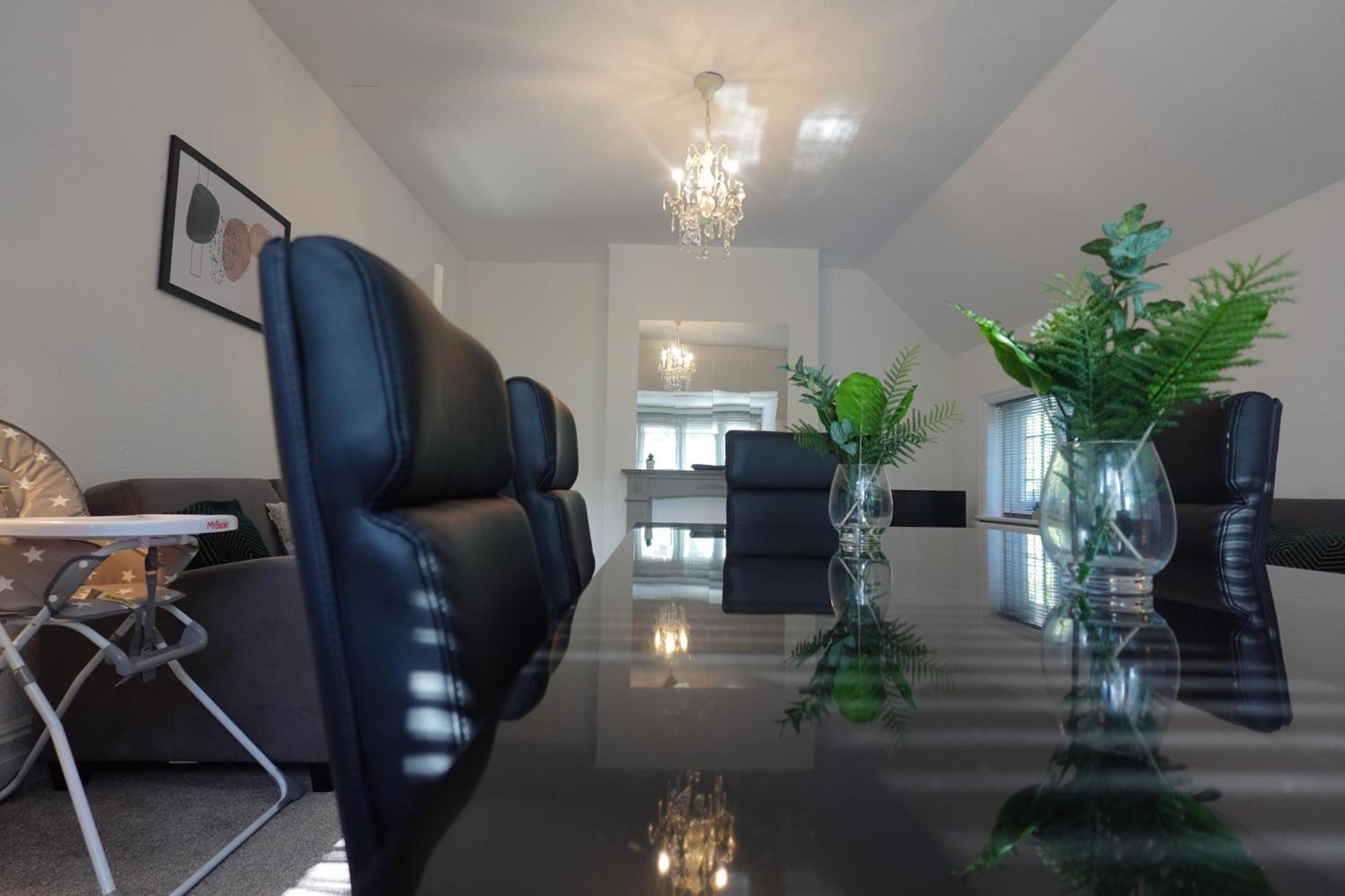 Apartment In Canford Cliffs Close To Sandbanks Beach Poole Exteriör bild