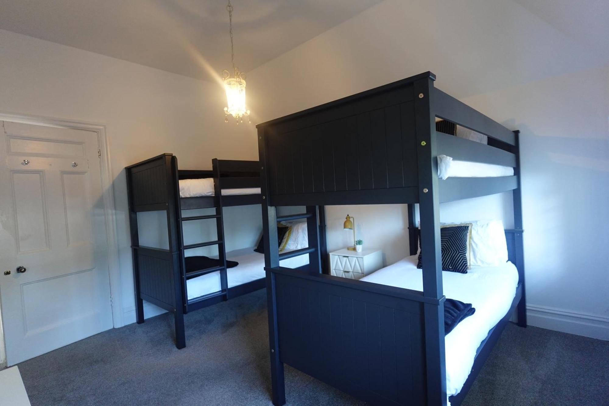 Apartment In Canford Cliffs Close To Sandbanks Beach Poole Exteriör bild