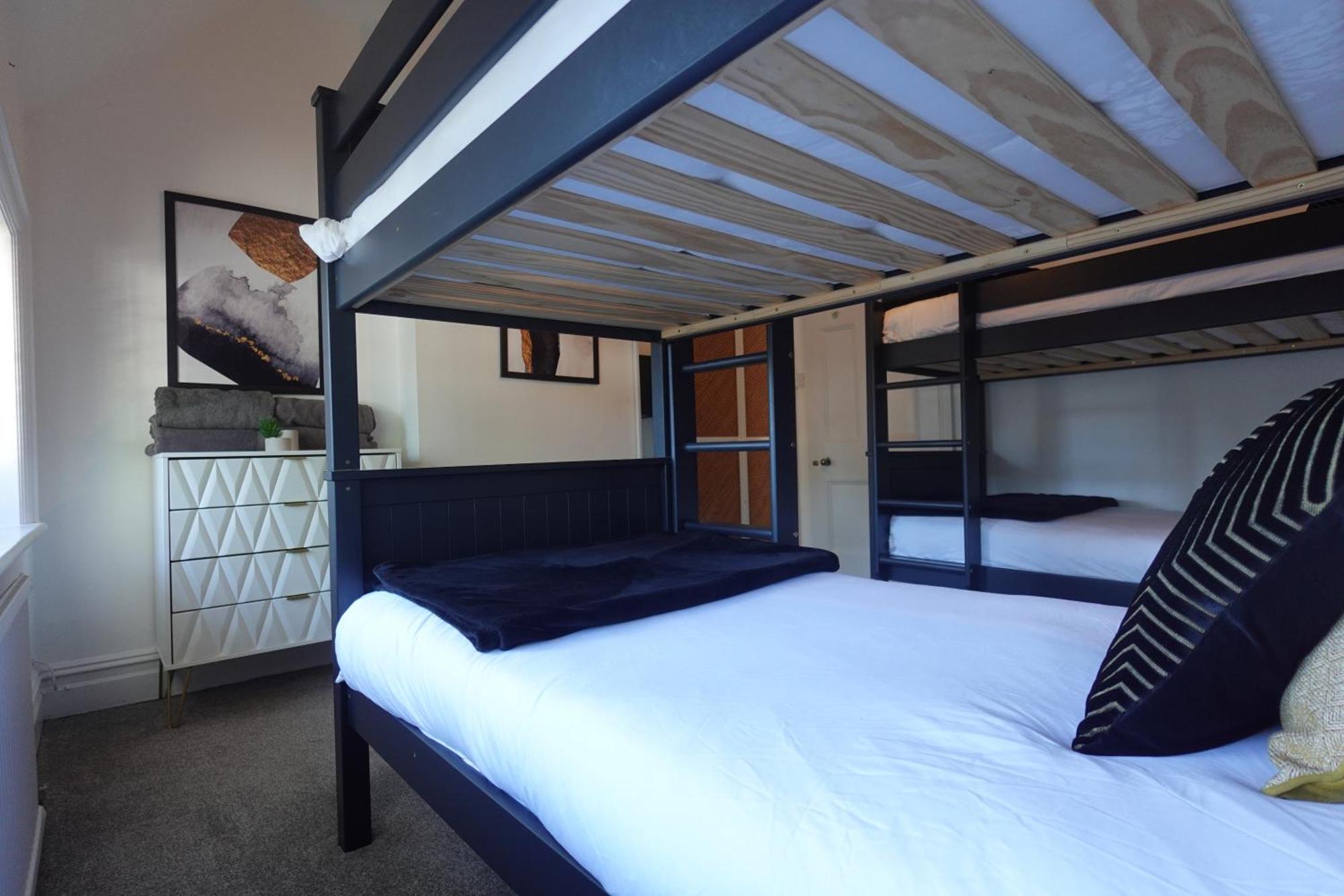 Apartment In Canford Cliffs Close To Sandbanks Beach Poole Exteriör bild