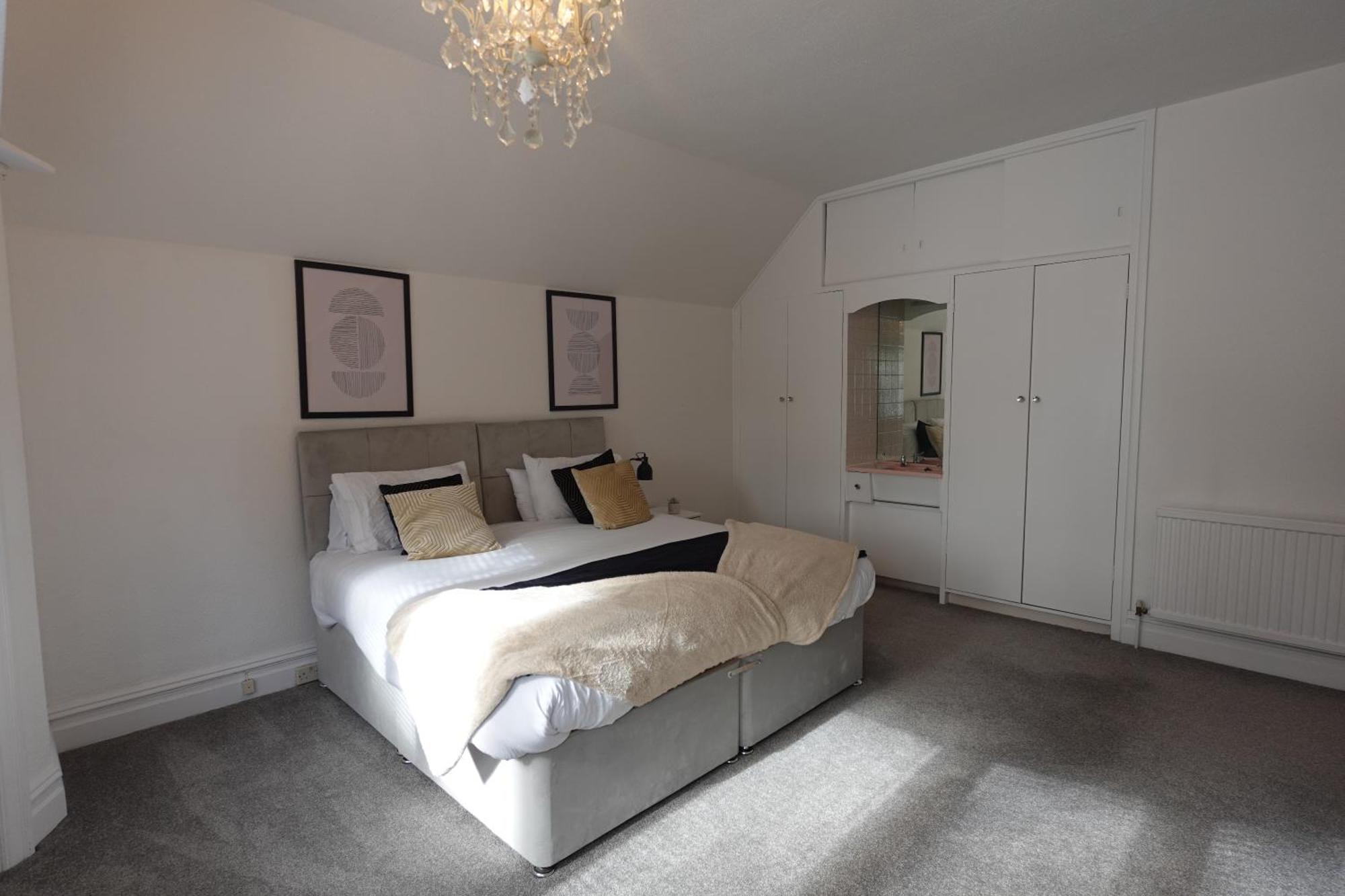 Apartment In Canford Cliffs Close To Sandbanks Beach Poole Exteriör bild