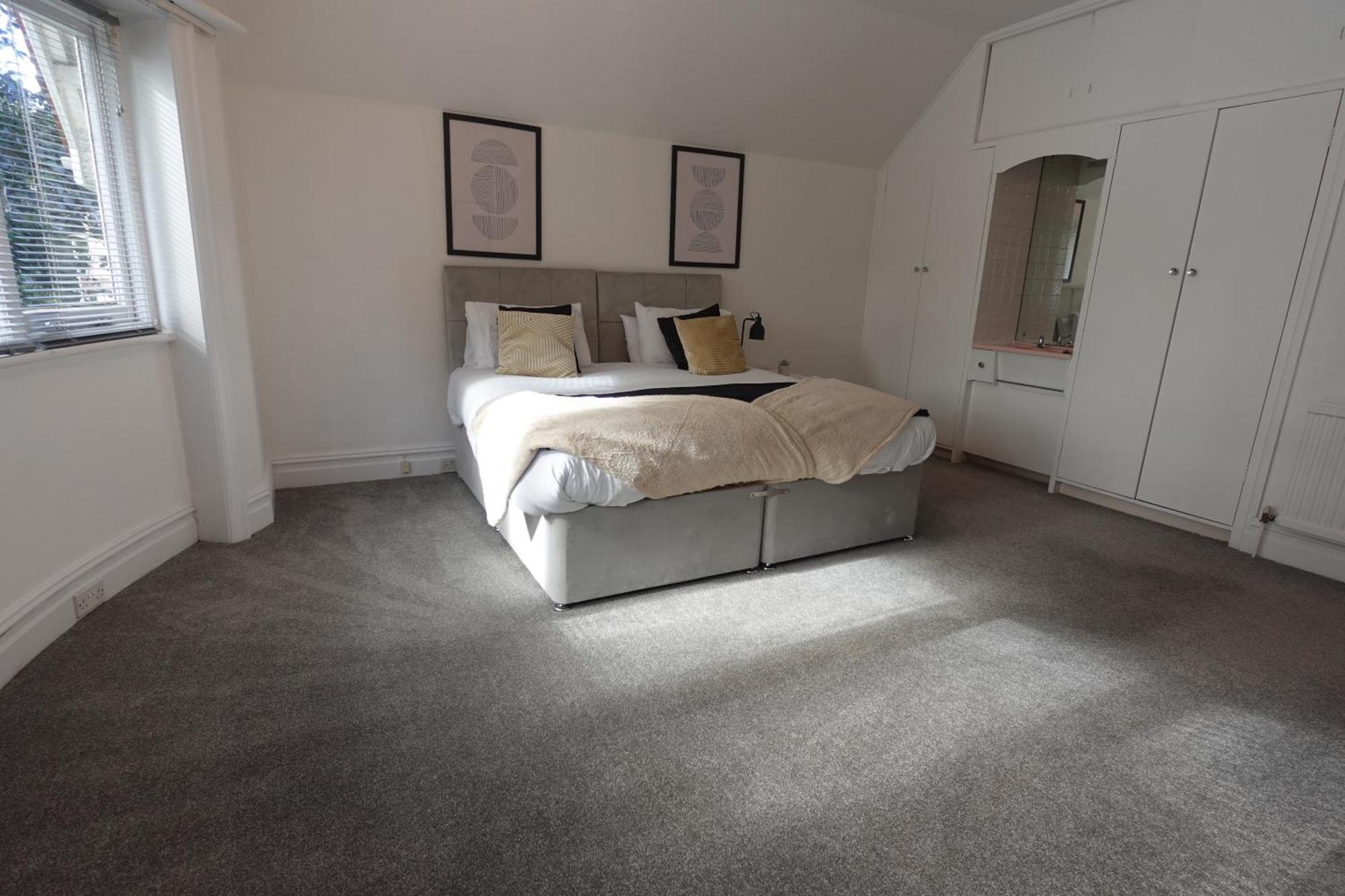Apartment In Canford Cliffs Close To Sandbanks Beach Poole Exteriör bild