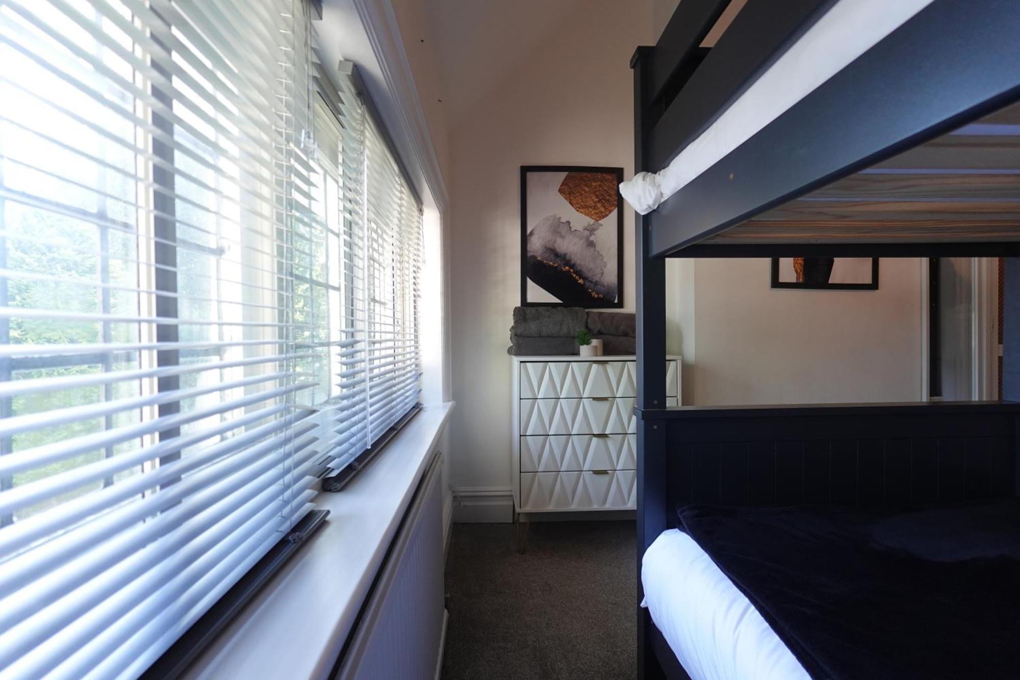 Apartment In Canford Cliffs Close To Sandbanks Beach Poole Exteriör bild
