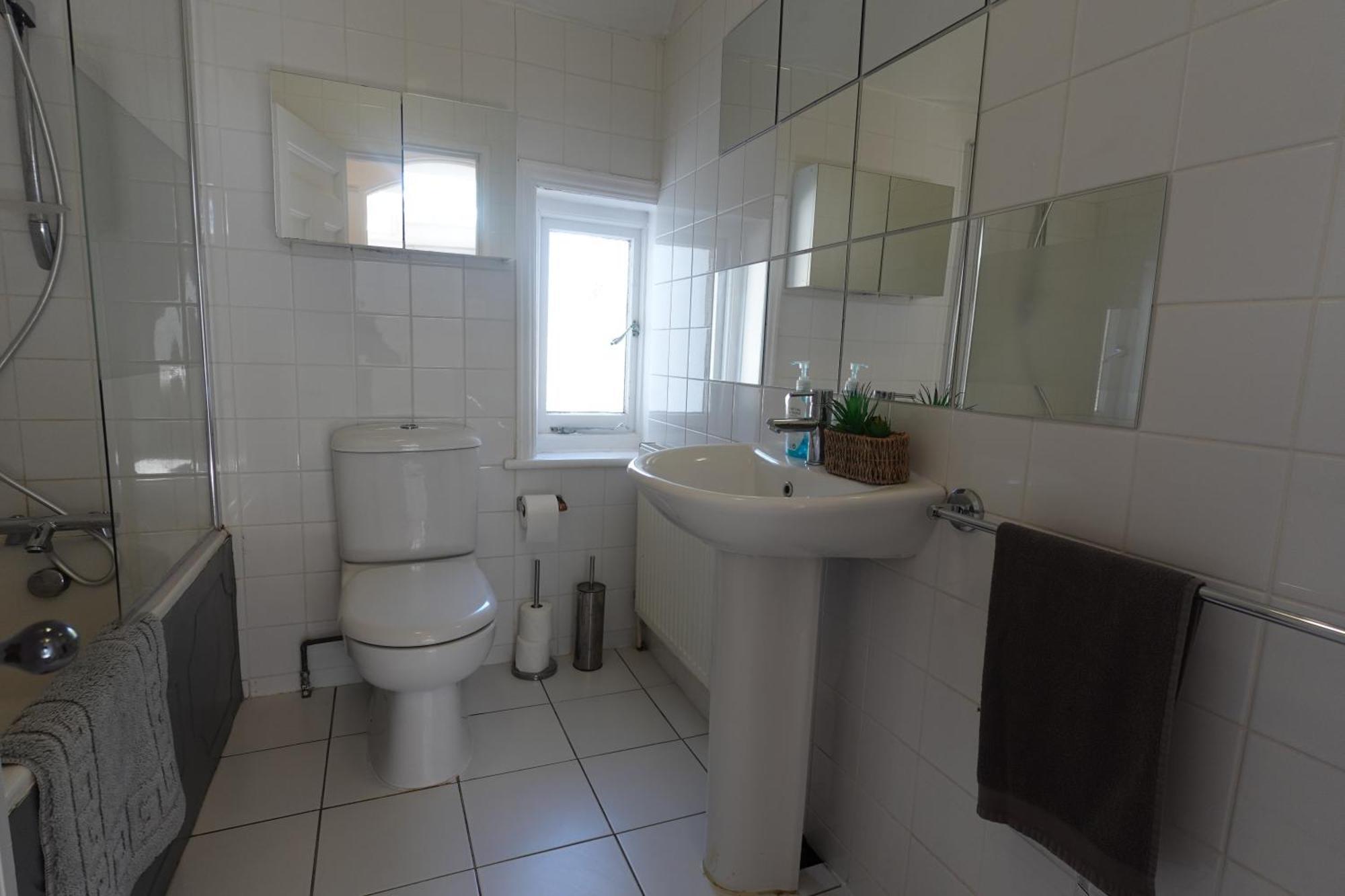 Apartment In Canford Cliffs Close To Sandbanks Beach Poole Exteriör bild