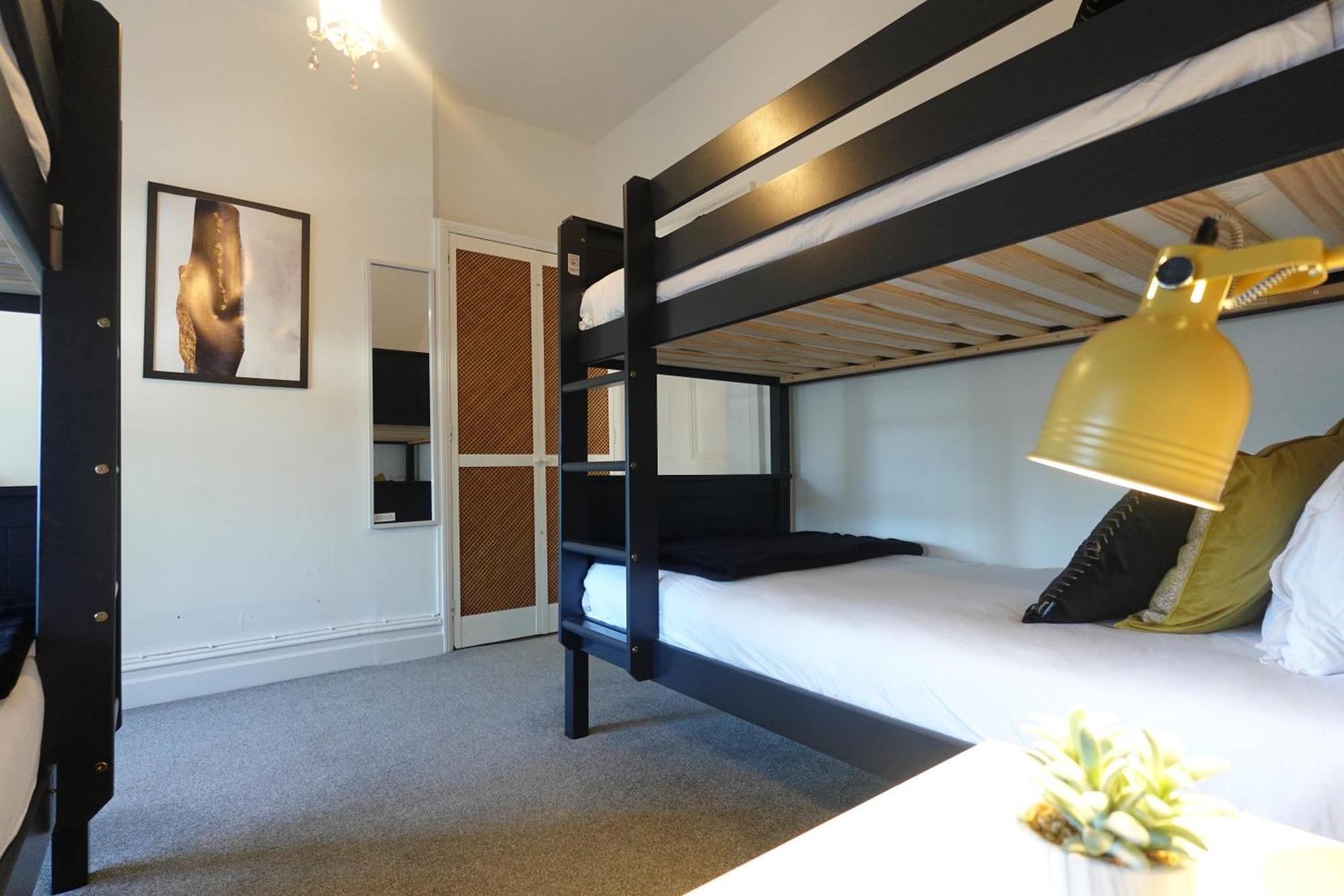 Apartment In Canford Cliffs Close To Sandbanks Beach Poole Exteriör bild